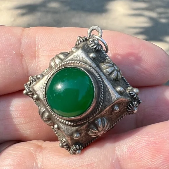 ANTIQUE VINTAGE ART DECO 800 SILVER CABOCHON GREEN ONYX AGATE LARGE FOB PENDANT